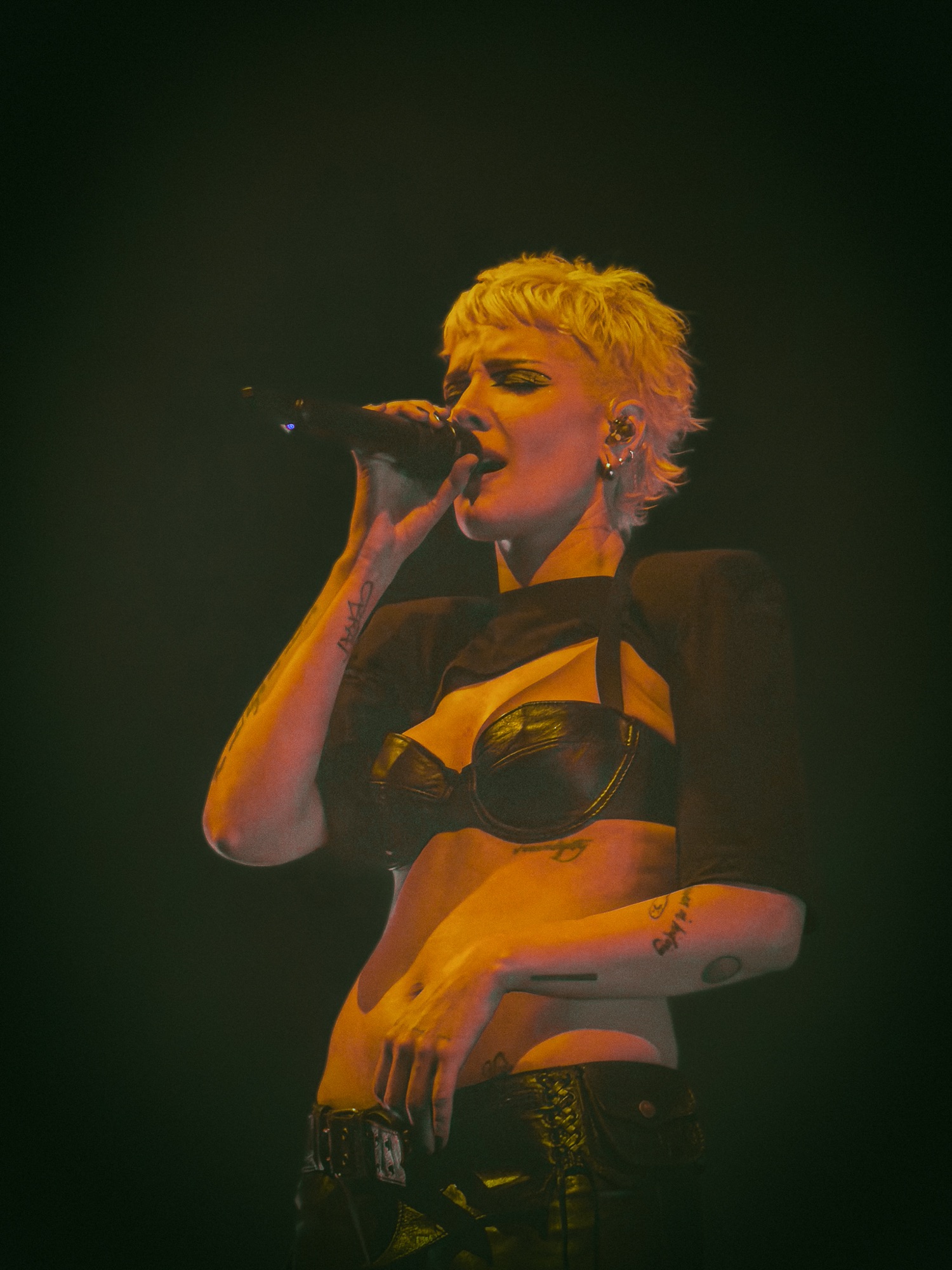 Halsey, frame 01