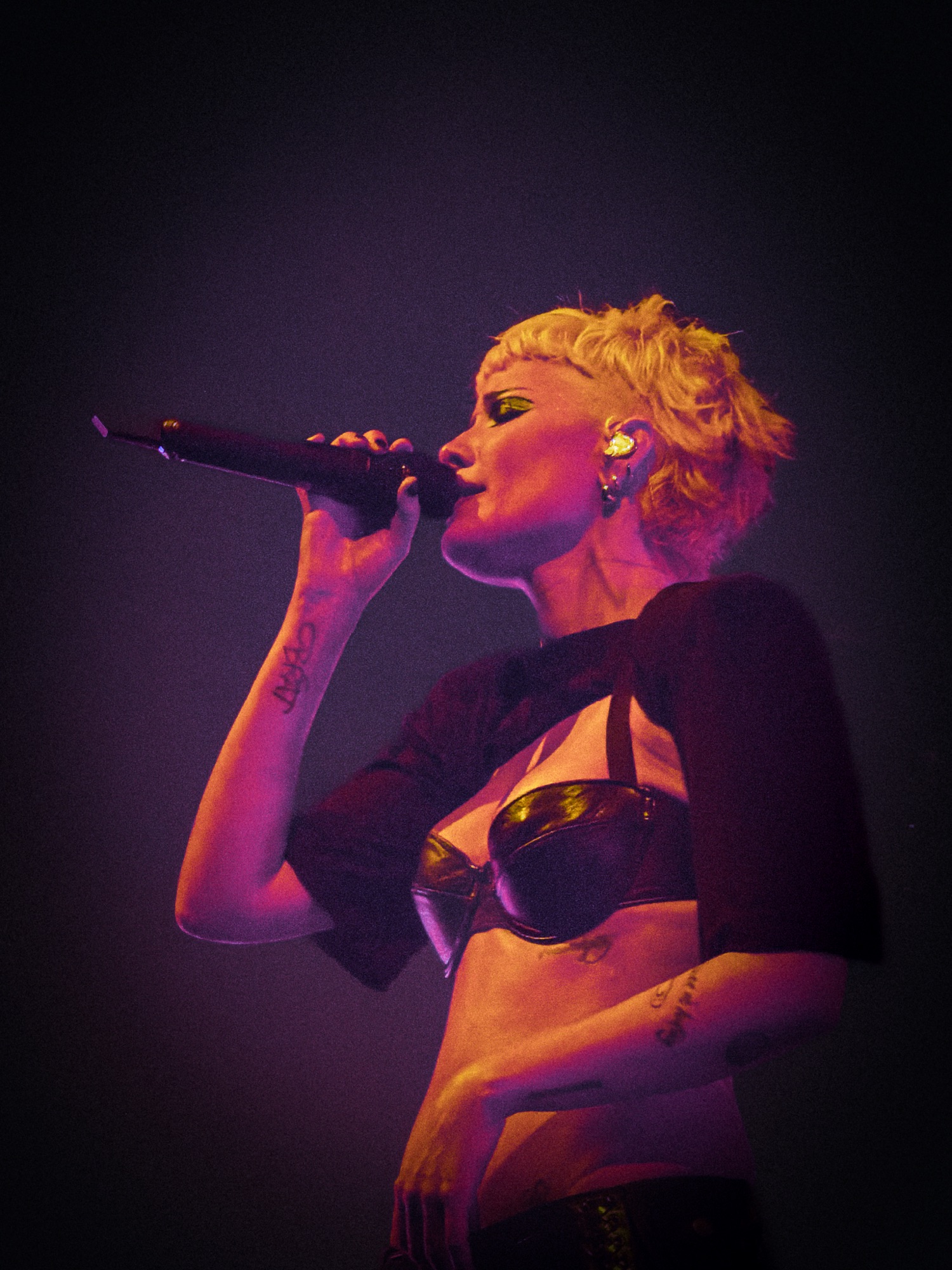 Halsey, frame 02
