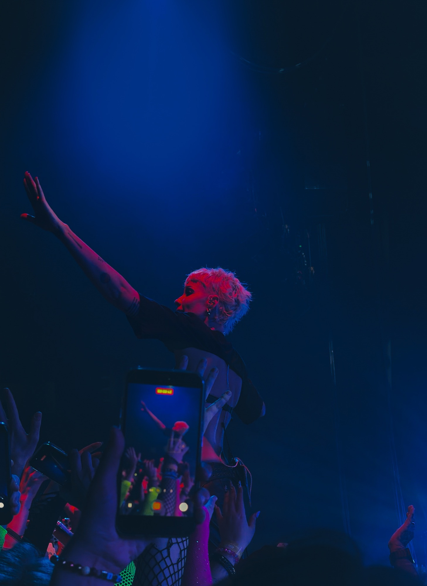 Halsey, frame 08