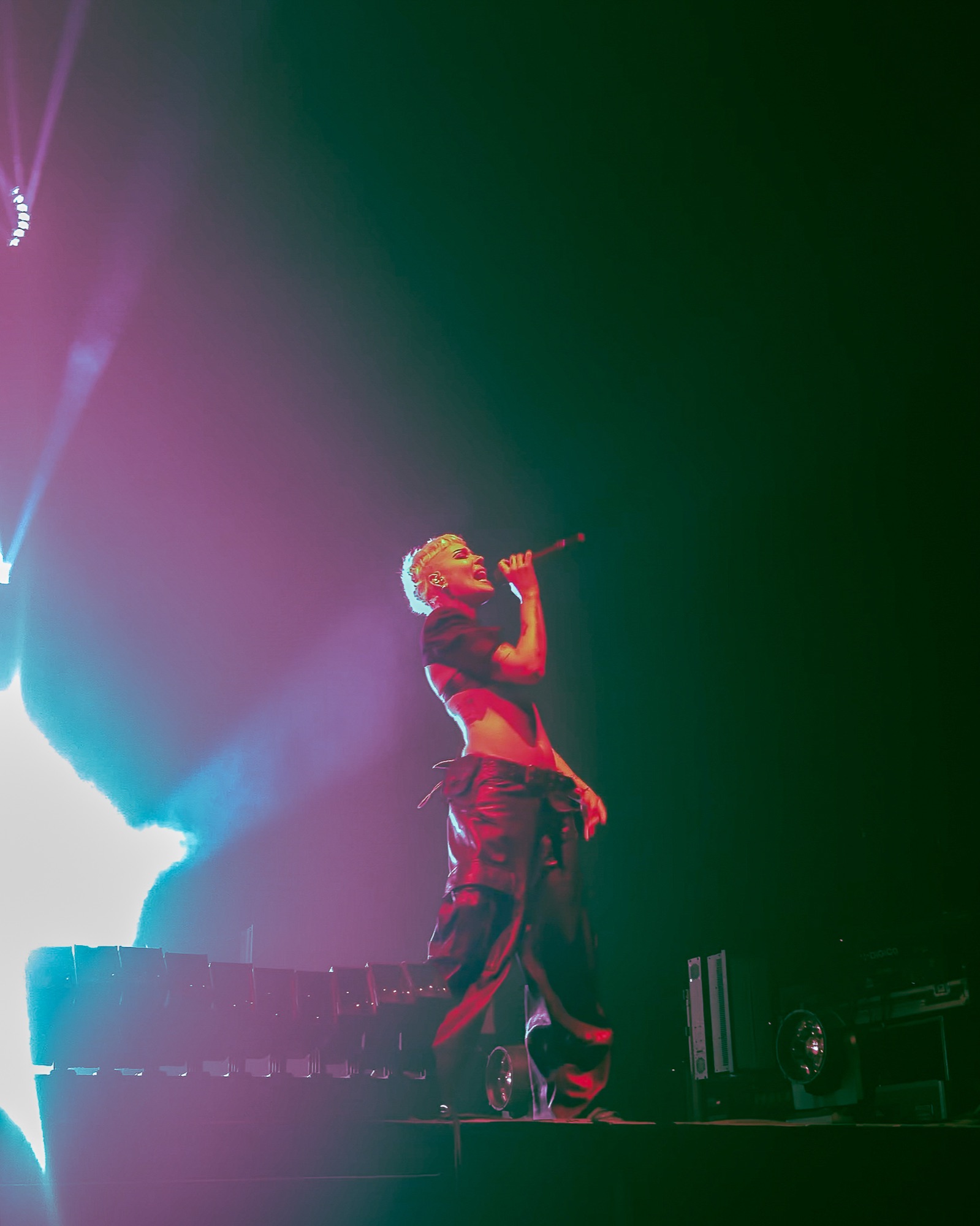 Halsey, frame 09