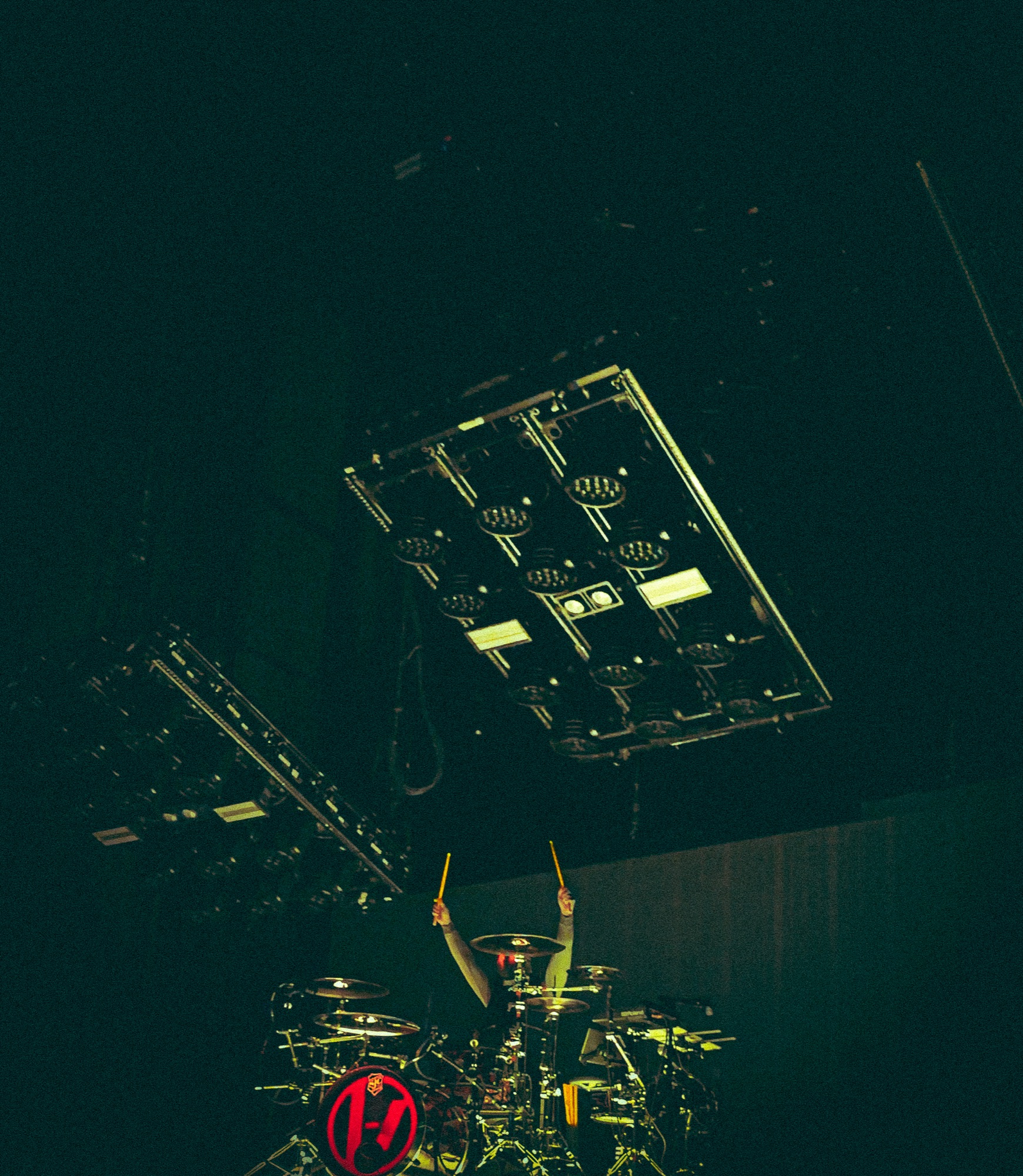 Twenty One Pilots, frame 01
