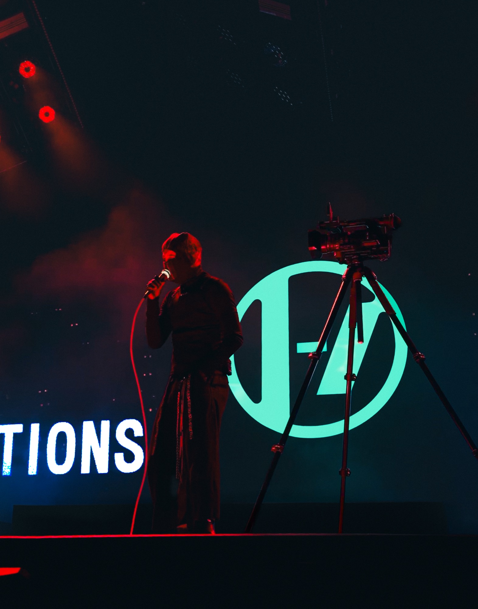 Twenty One Pilots, frame 06